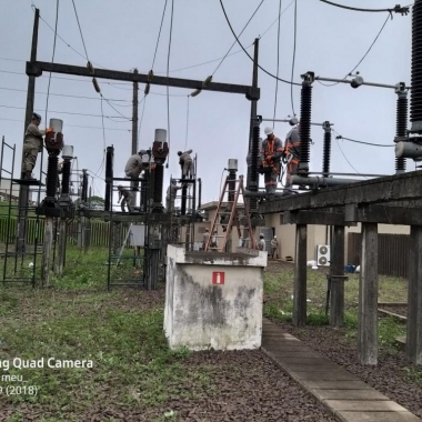 Manutenção em disjuntores de alta tensão (de 13,8kV a 525kV)