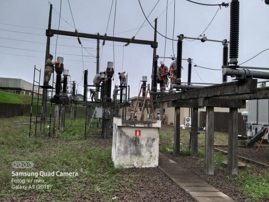 Manutenção em disjuntores de alta tensão (de 13,8kV a 525kV)